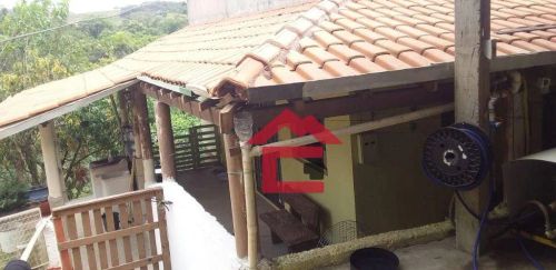 São Roque/Araçariguama- chácara como área de 1.050.m2 , 2 dormitórios.