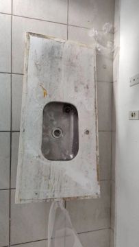 Vendo Pia de e cozinha 1,20m x 0,50cm , em mármore com cuba de aço 