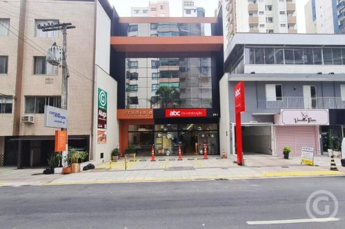 Apartamento estilo estúdio, mobiliado, no Centro de Florianópolis