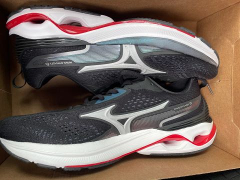 Tênis Mizuno Wave Dynasty 6 - Preto/Prata - Tamanho 40