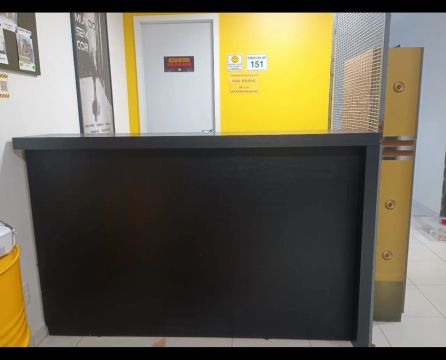 Balcão Preto com mesa