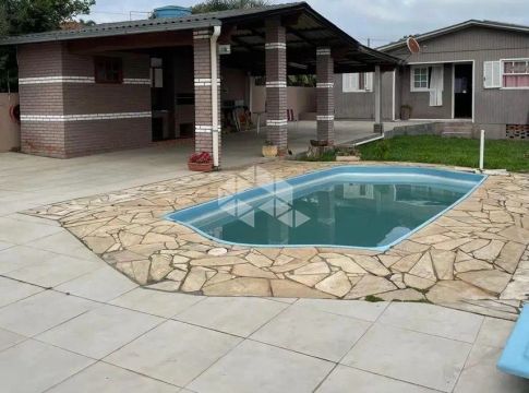 Casa mista de 3 dormitórios no bairro São João!