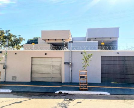 Casa de Alto Padrão no Setor Faiçalville à venda 210m2 - 3 quartos , sendo 1 suíte . Casa 