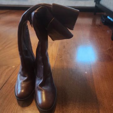 Bota de Couro Legítimo 37 Carmin