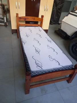 Cama de solteiro com colchão