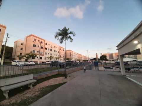 Lindo Apartamento com 02 quartos em condomínio fechado com área de lazer