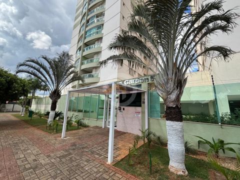 Apartamento de dois quartos no Royal Garden 5