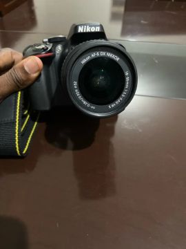 Câmera fotográfica Nikon D5300 com lente 18-55mm