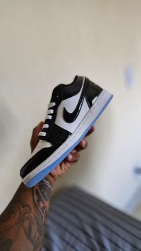 Tênis Nike Air Jordan 1 Low - Preto e Branco