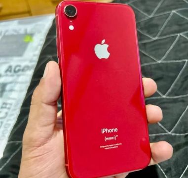 iPhone XR Vermelho - Com acessórios 