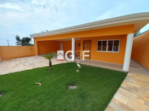 Casa térrea com 661 m² de terreno no Parque Xangrilá
