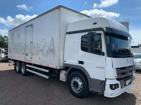 M.Benz Atego 2430 6x2 bau furgao R$ 450.000,00 av