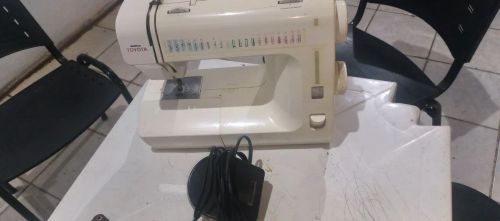 Máquina de Costura Toyota