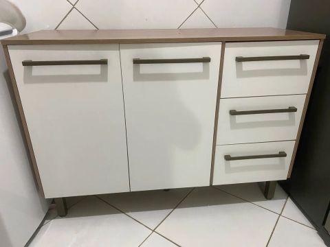 Armário de cozinha branco com 3 gavetas