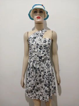Vestido floral branco e preto ombro só 