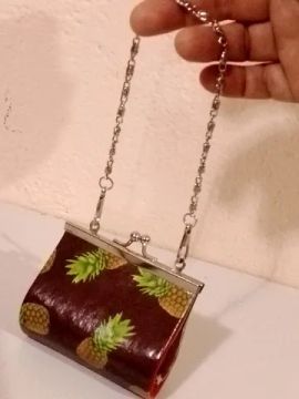 Bolsinha pequena porta moedas ou cartões novíssima 