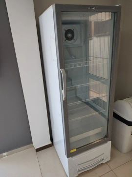 Freezer com porta de vidro