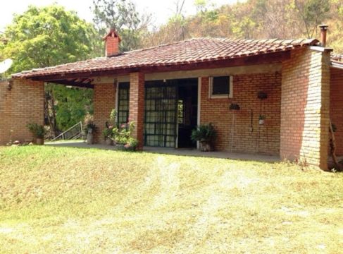 Sítio familiar à venda - 12 hectares