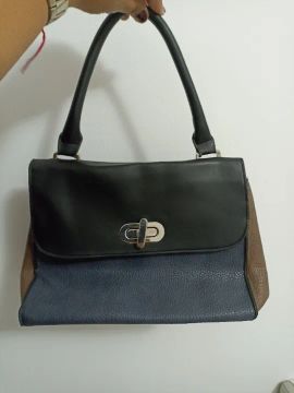bolsa da Marisa  material couro ecológico  