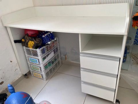 PASSO CARTÃO - Escrivaninha branca com gaveta - ótima para quarto infantil