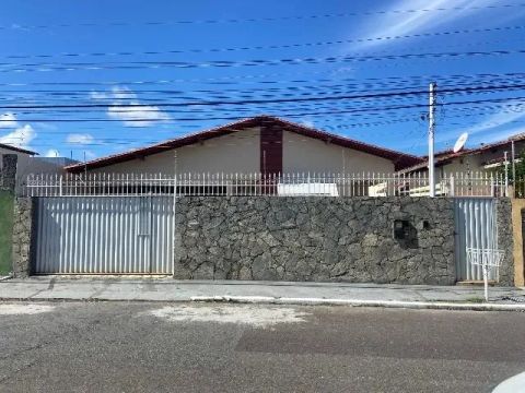 Alugo casa no Parque dos Coqueiros 
