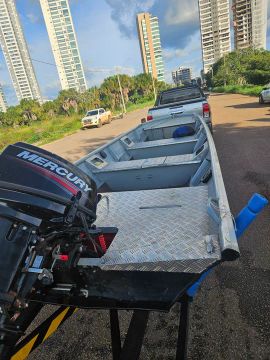 Barco de alumínio com motor Mercury 30 hp