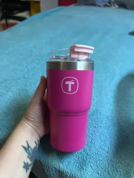 Copo Térmico Rosa com Tampa - Perfeito para suas bebidas!