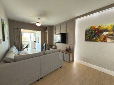 Apartamento em Laguna, Mar Grosso, 3 quartos, Mobiliado, 300 mts da Praça do Villa. 