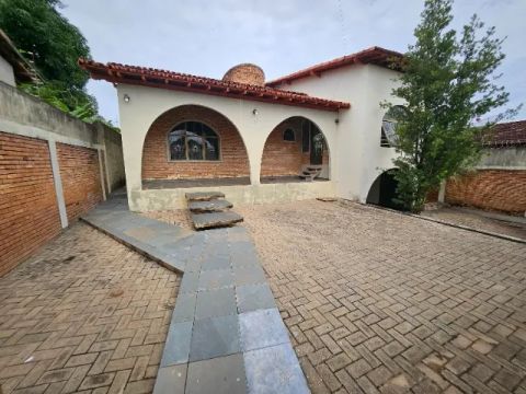 Casa em Miracema com 3 quartos, 3 banheiros, piscina, churrasqueira e garagem