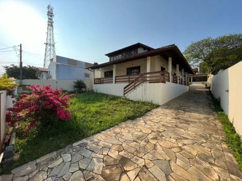 Casa com 3 Quarto(s) e 3 banheiro(s) para Alugar, 970 m² por R$ 8000 / Mês