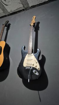 Guitarra Elétrica Preta