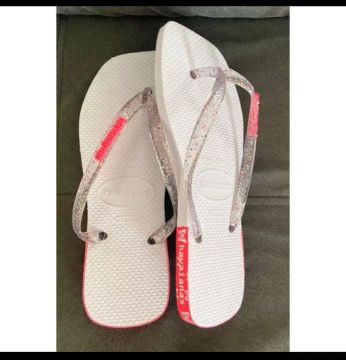 Chinelas Femininas com tiras de Glitter