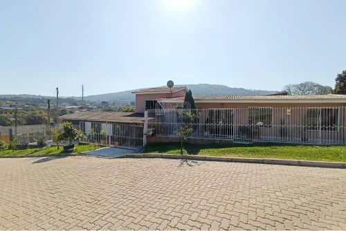 Casa de 7 dormitórios, com 2 vagas de garagem no bairro Santa Isabel em Viamão!