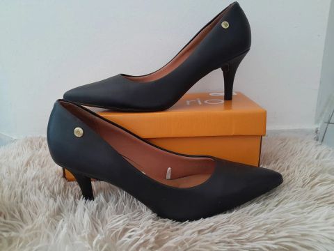 Scarpin preto vizzano