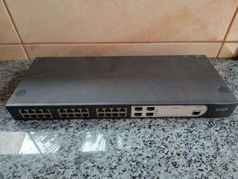 Vendo Switch 10/100, 24 portas, Funcionando.