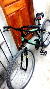 Bicicleta aro 26caloi cruiser toda boa so usar. 