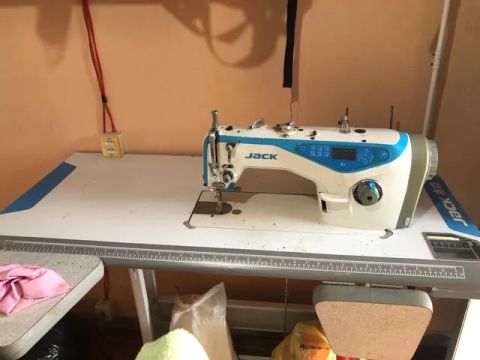 Máquina de costura reta eletrônica Jack A4