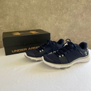 Tênis Under Armour azul marinho, tamanho 37-38. Novo!