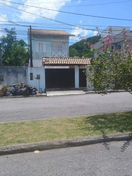 Casa duplex mobiliada no bairro Peixoto em Itaipu