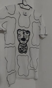 Camiseta Tudo Passa,Branca com Urso 