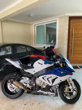 BMW S1000RR - Esportiva de Alta Performance