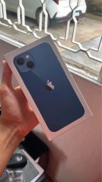 iPhone 13, 128 gb, com garantia da Apple até ano que vem, não tem 1 mês de uso 