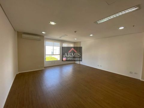 Excelente sala comercial na região da Faria Lima!