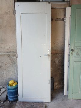 Porta de madeira antiga - estilo clássico