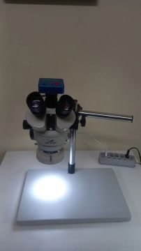 Microscópio trinocular  c/câmera 