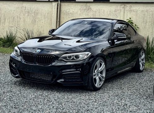 BMW M235i 2015 baixa km
