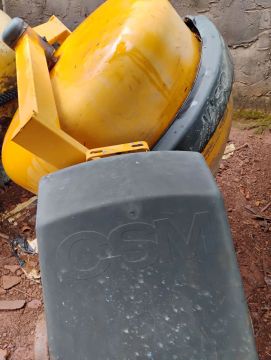 Vendo essa betoneira semi novo, 3,500