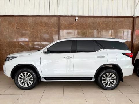 TOYOTA HILUX SW4 SRX 2024 (7 LUGARES)