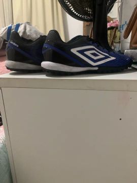 CHUTEIRA UMBRO em perfeito estado 
