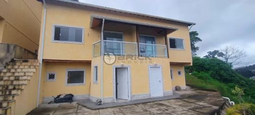 Casa para locação com 2 quartos, 90m² na Vila Muqui - Teresópolis/RJ.